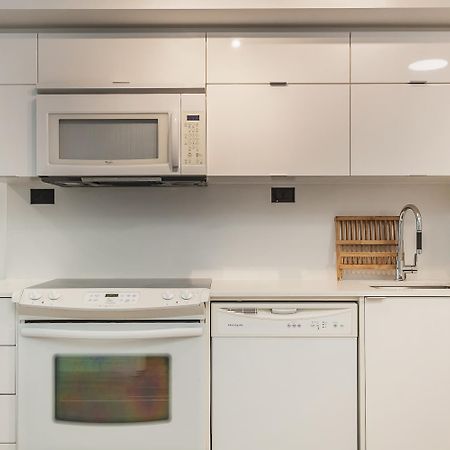 Cozy 2Br Close To Cn Tower & Harbourfront Toronto Exterior photo