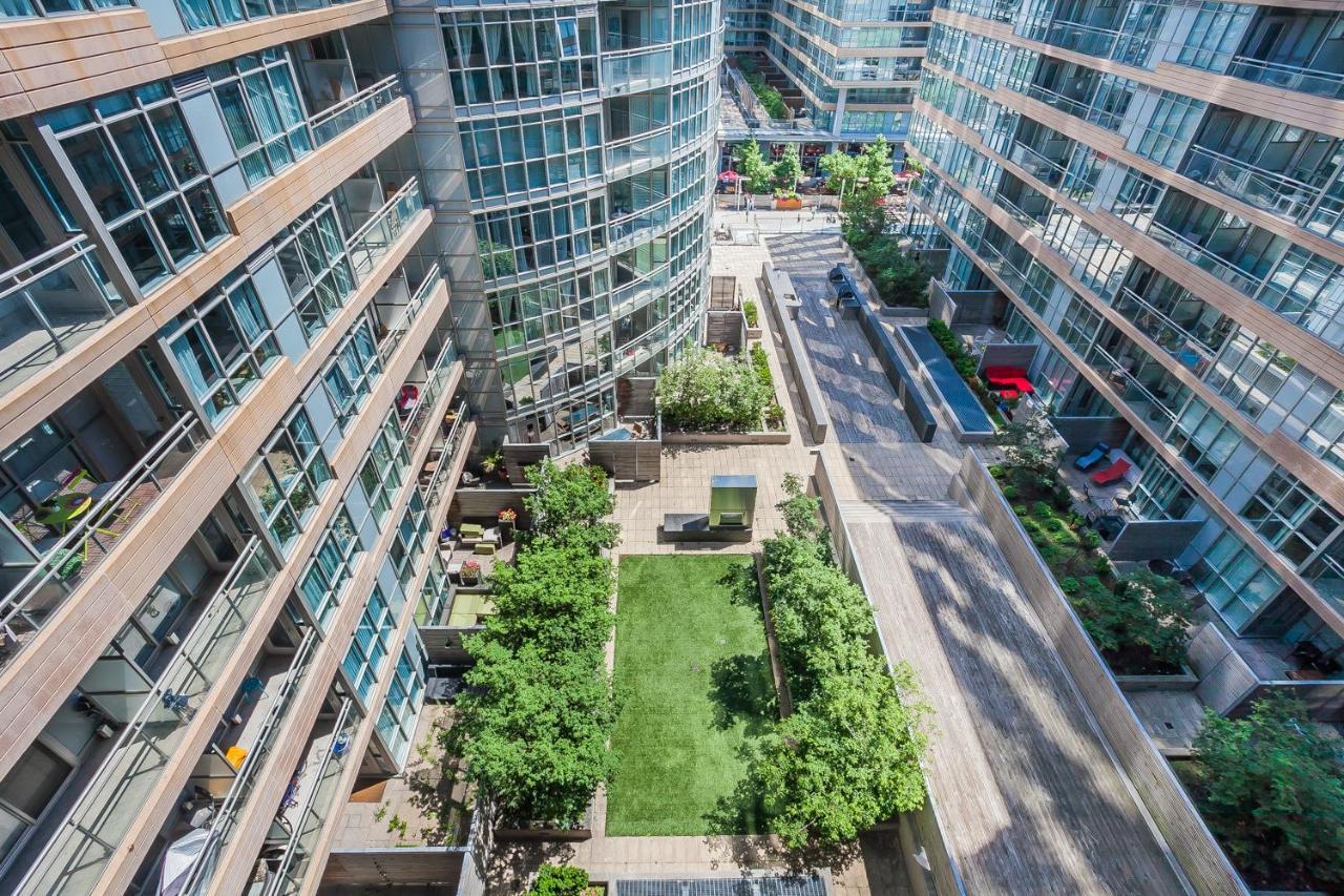 Cozy 2Br Close To Cn Tower & Harbourfront Toronto Exterior photo